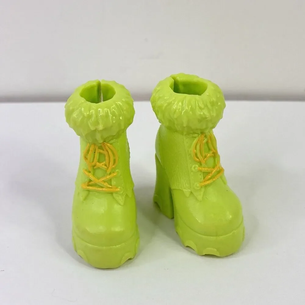 Monster High Doll G3 Clawdeen Wolf Eeekend Getaway Green Boots Shoes
